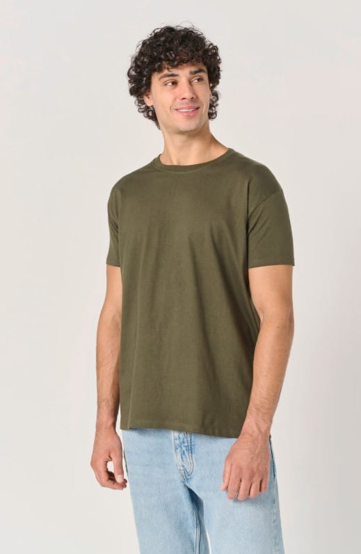 T-shirt homme iDeal190 iDeal Basic Brand IB320, porté de face